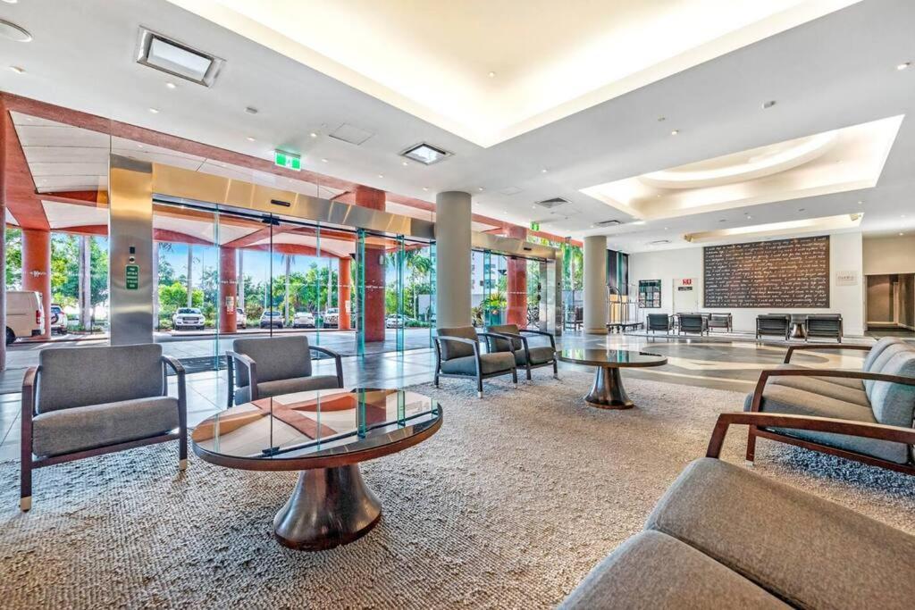 'Towering Palms' Resort-Style Apartment With A Separate Studio Дарвин Экстерьер фото
