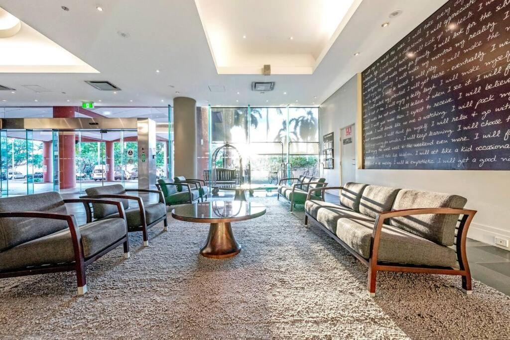 'Towering Palms' Resort-Style Apartment With A Separate Studio Дарвин Экстерьер фото